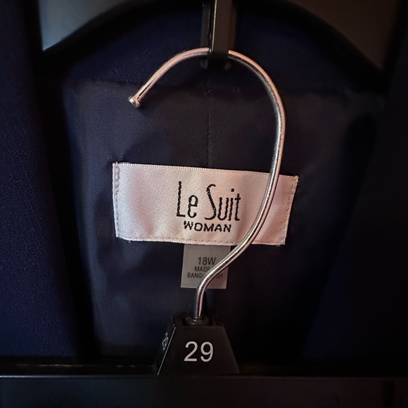 Le Suit Navy Blazer and matching skirt - Picture 2 of 3